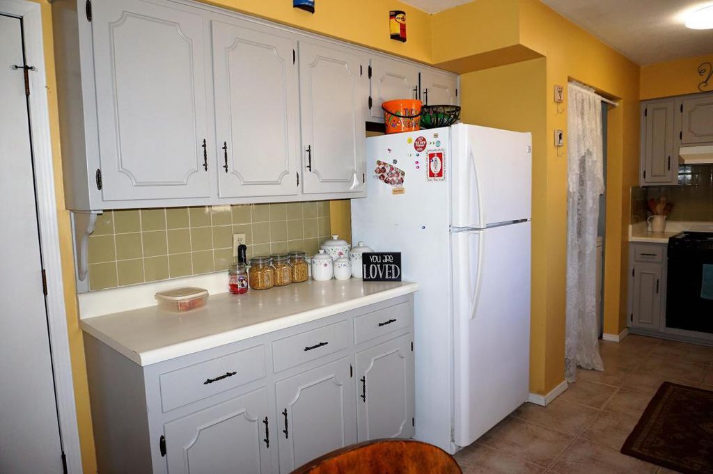 Building Photo - 2536 S McCann Ave