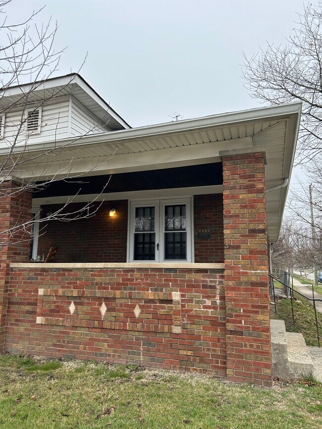 Building Photo - 4834 E 10th St