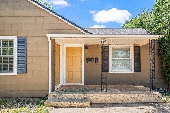 Building Photo - Vintage Home w/ Modern Updates, Minutes from Texas Tech