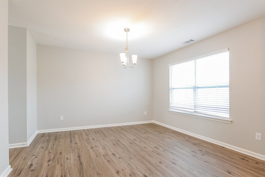 Building Photo - 2613 Cider Ridge Rd