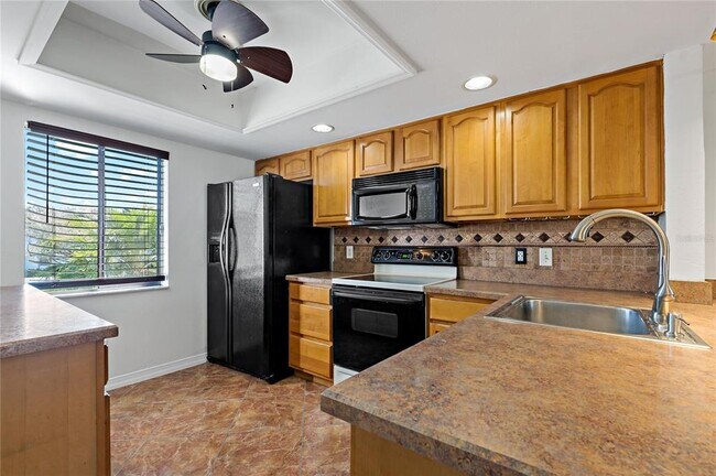 Building Photo - 122 E Cypress Ct