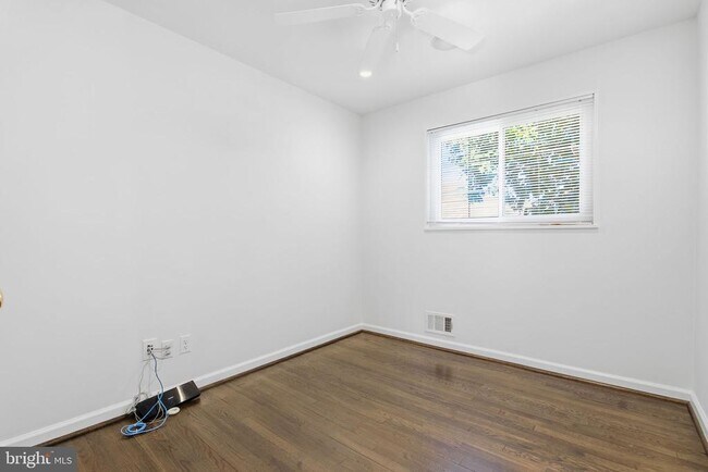 Building Photo - 3700 Emily St