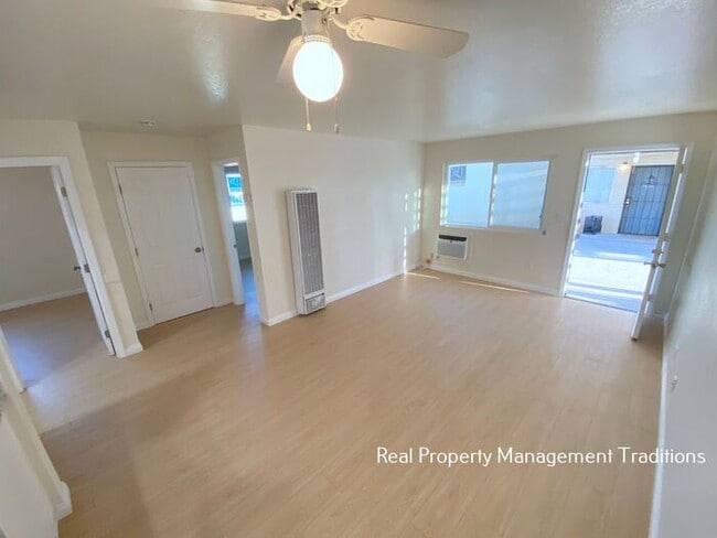 Building Photo - Updated Apt in Rosamond - Military Discount!