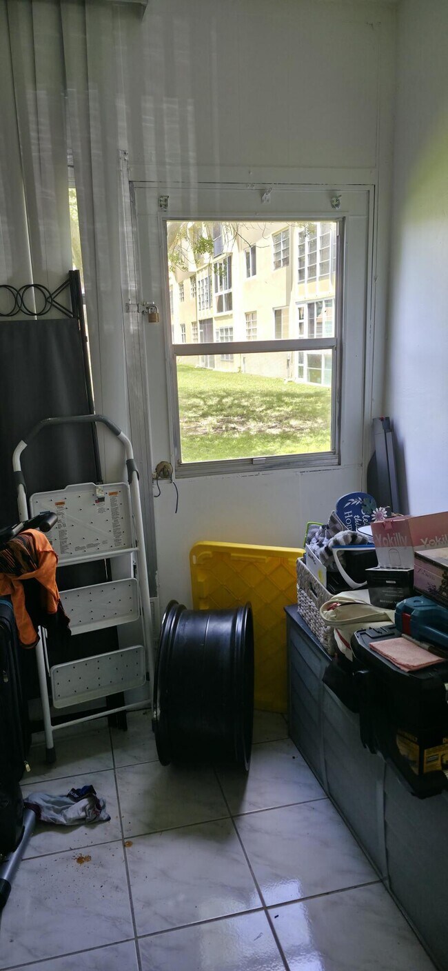 Building Photo - 6091 NW 61st Ave