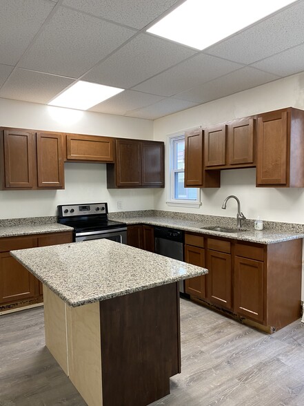 Gourmet Kitchen - 282 Yates St