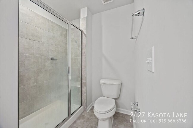 Building Photo - 2427 Kasota Ln