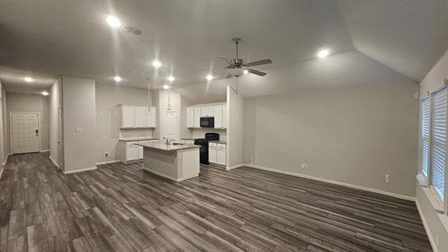 Building Photo - 1944 Javelina St