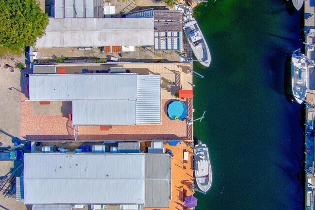 Building Photo - 136 Sable Palm Ln