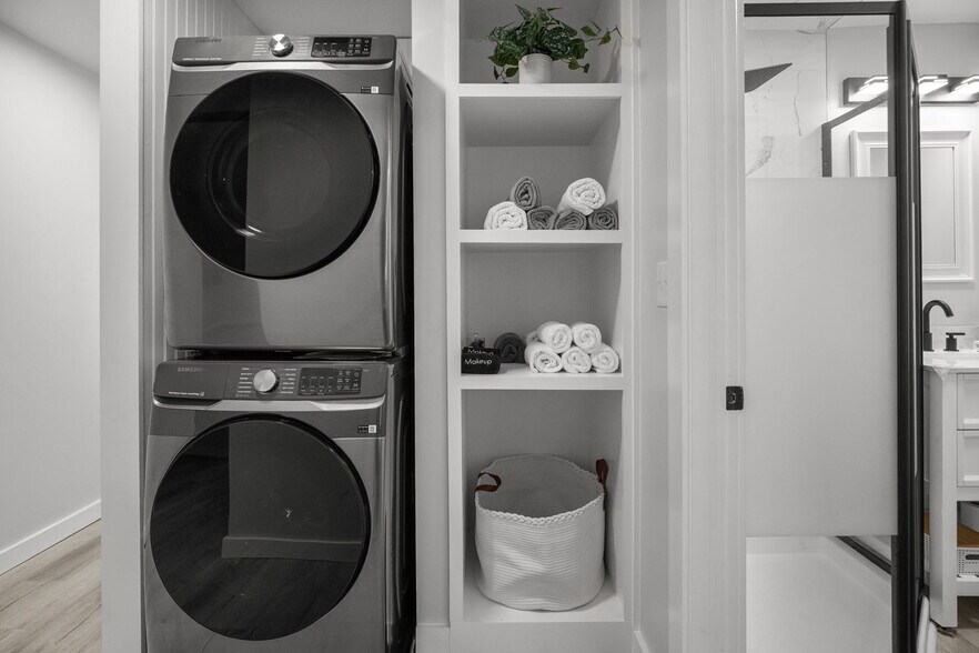 Building Photo - 149 E Main St