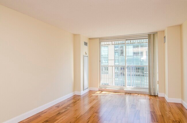 Building Photo - 10 Museum Way