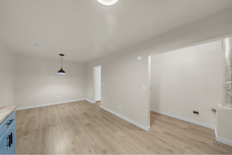 Building Photo - 610 Maplewood Dr