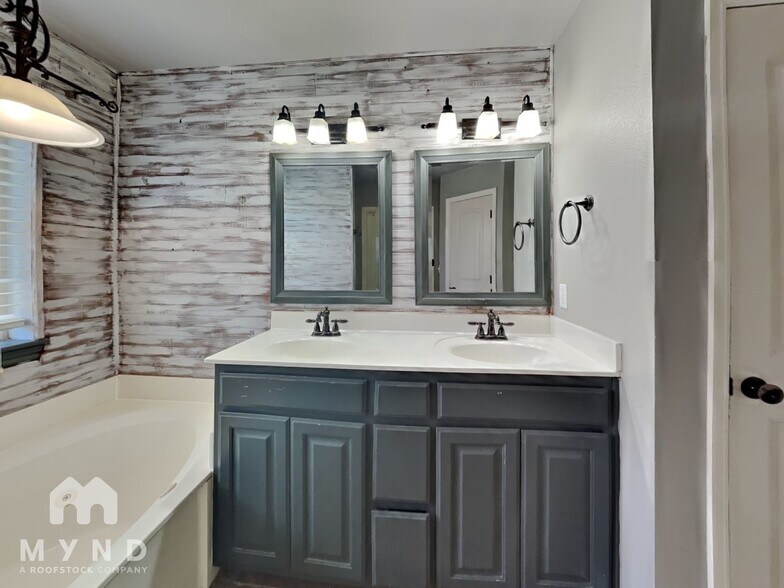 Building Photo - 14729 Jordan Ct