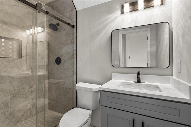 Building Photo - 2580 Waterford Park Dr