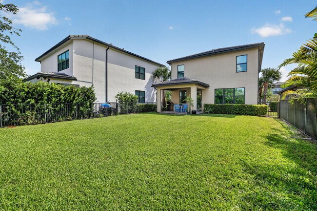 Building Photo - 4651 Pinehurst Trl E