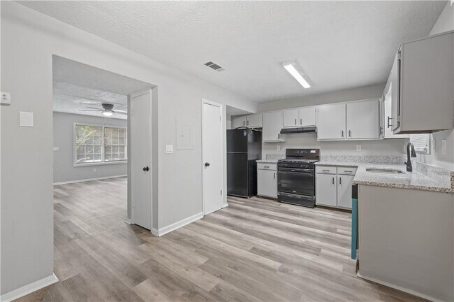 Building Photo - 2897 Spruce Cir