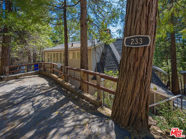 Building Photo - 233 Corona Cir