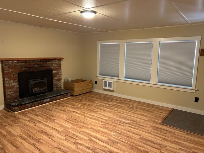 Building Photo - Cozy Cabin Close to Sunriver