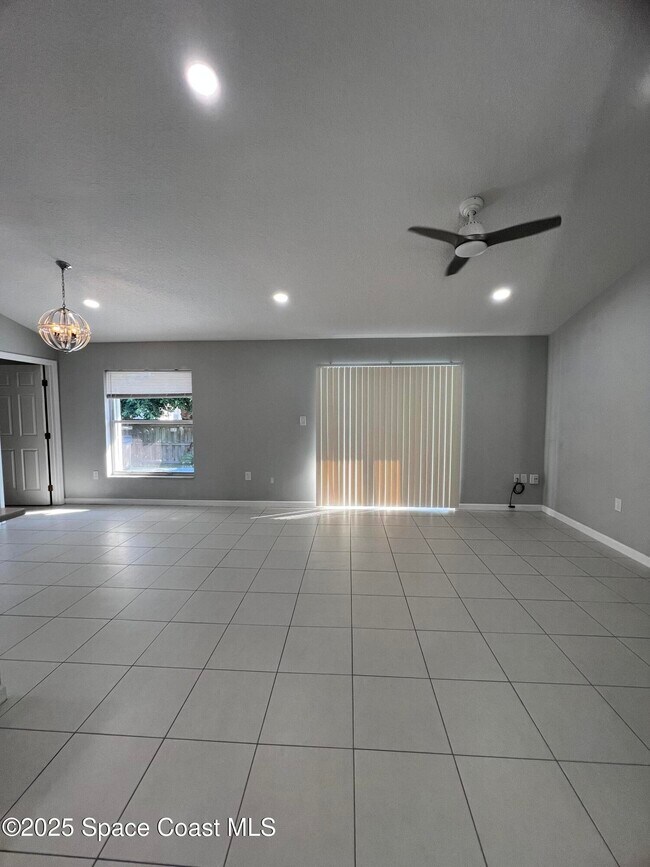 Building Photo - 440 River Grove Ct