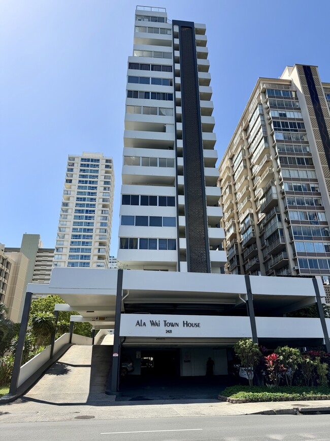 Building Photo - 2421 Ala Wai Blvd