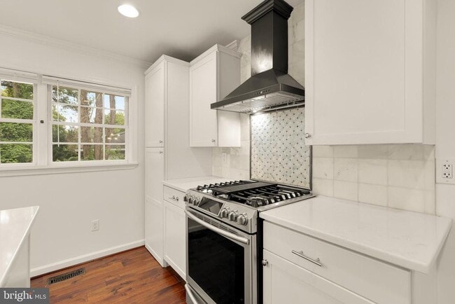 Building Photo - 6203 Hardy Dr