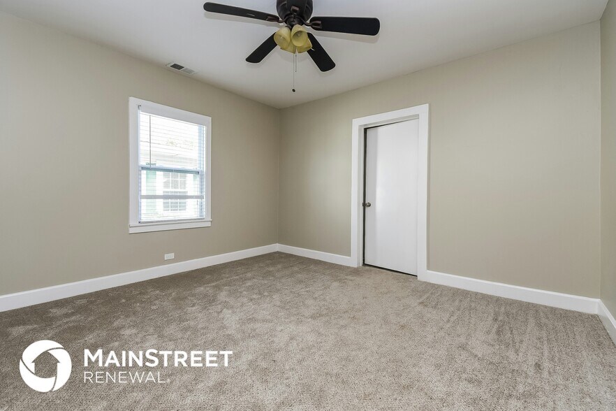 Building Photo - 8404 Thomas Ave