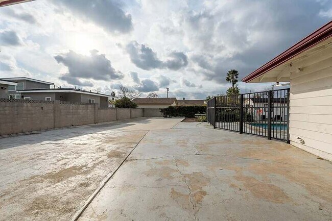 Building Photo - 590 N Cambridge St