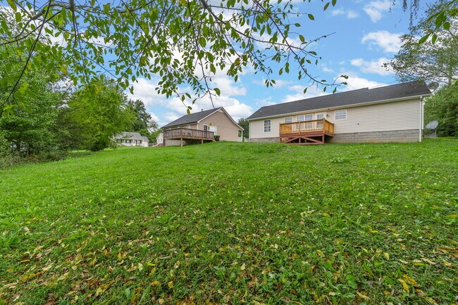 Building Photo - 402 Faulkner Dr