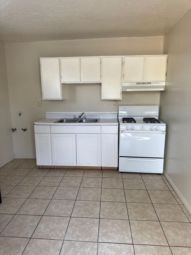 Building Photo - Lily Haven 07