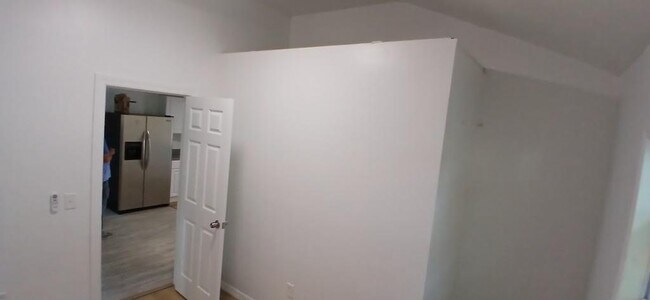 Building Photo - 1505 Palmway St