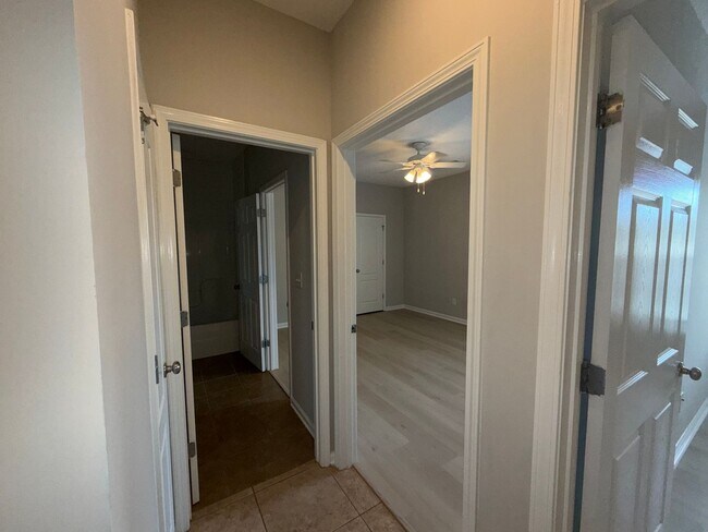 Building Photo - LEASING FOR FALL 2027 3 Bed/3 Bath Forest Lake Home less than a mile from campus!