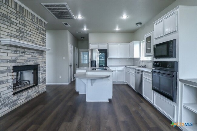 Building Photo - 1810 Mesa Oaks Cir