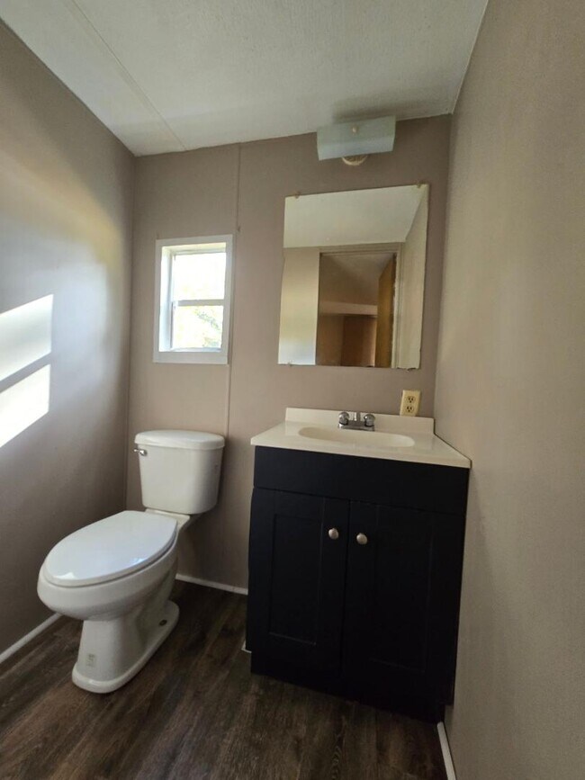 Building Photo - 826 Rembrandt Dr