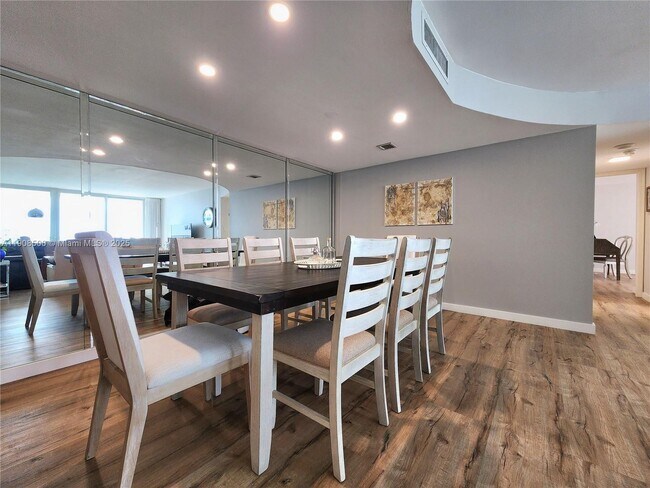 Building Photo - 2751 S Ocean Dr