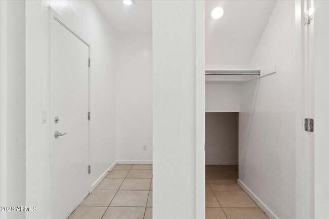 Building Photo - 37292 Yellowstone Dr