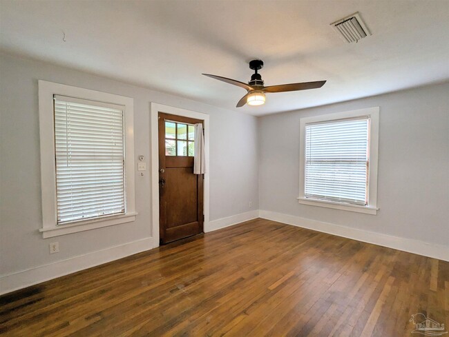 Building Photo - 1124 E Bobe St