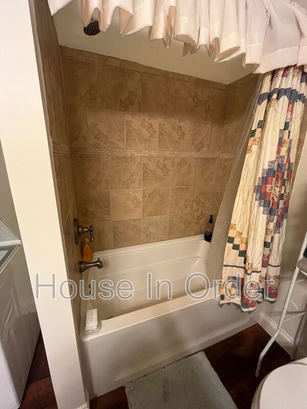 Building Photo - 5 Williamette Cir