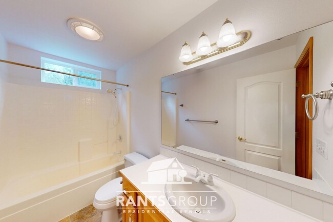 Building Photo - Spacious 3-Bed / 2-Bath Home on 2.5 Private Acres – Cooper Point