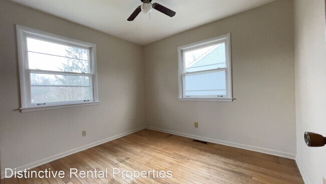 Building Photo - 3 br, 2.5 bath House - 842 Kent Ave