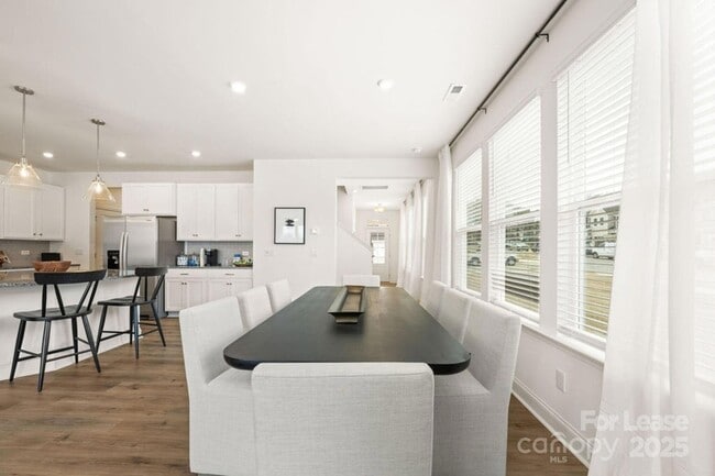 Building Photo - 3308 Glade Dr
