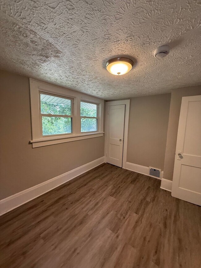 Building Photo - Coming Soon! Section 8 Accepted! Newly Ren...