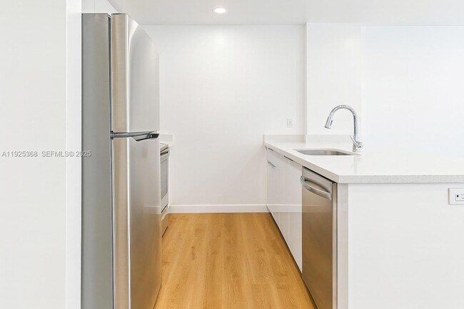 Building Photo - 1950 Fletcher St