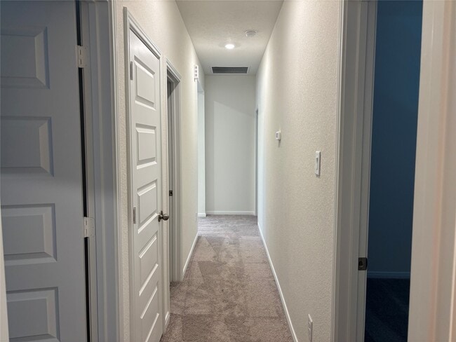 Building Photo - 4872 Sun Fls Dr