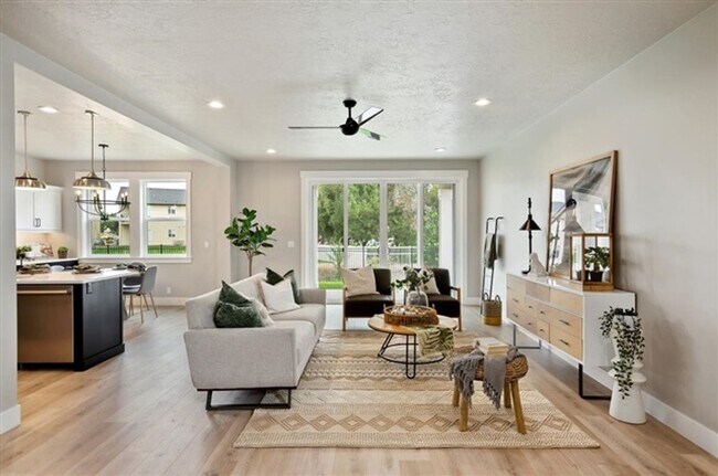 Building Photo - BRAND NEW HOME!!  4 Bedrooms, 3 Baths, Large Open Floor Plan!  Perfect Location, Must See!