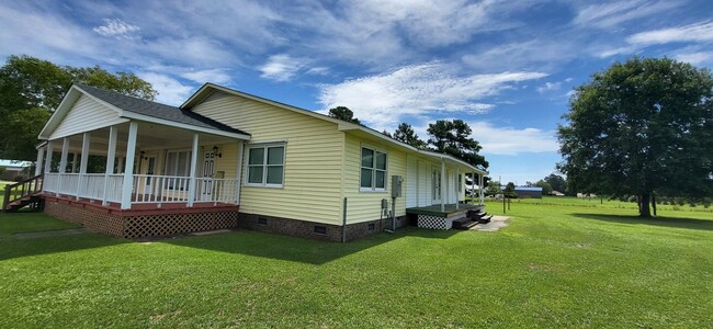 Building Photo - 3-Bedroom, 2-Bath House