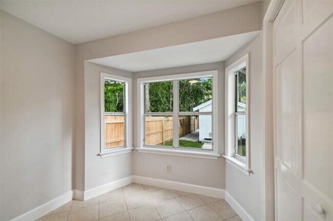 Building Photo - 2918 W Coachman Ave