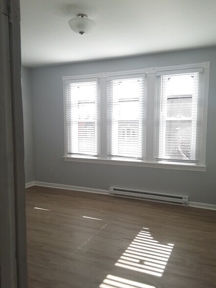 bedroom - 1829 W Tioga St