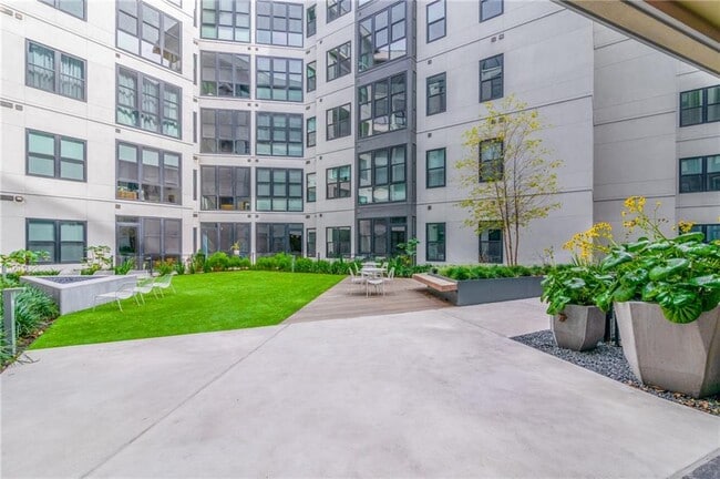 Building Photo - 800 Embassy Dr