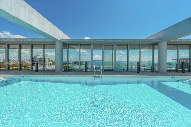 Building Photo - 2669 S Bayshore Dr