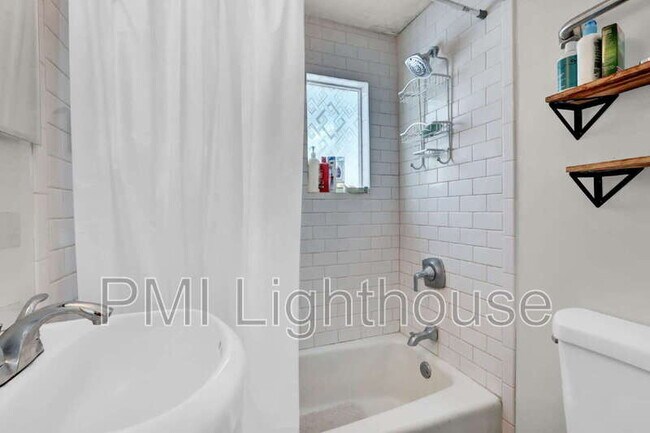 Building Photo - 117 Upton Dr