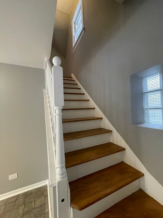 Building Photo - 1009 61st St